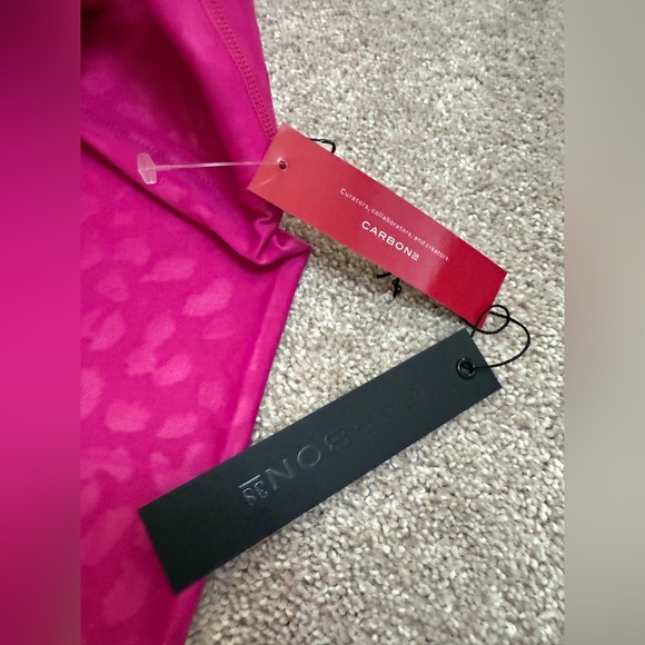 Carbon38  High Rise Leopard Takara Shine Leggings in Berry Pink size Medium NWT - Picture 6 of 11